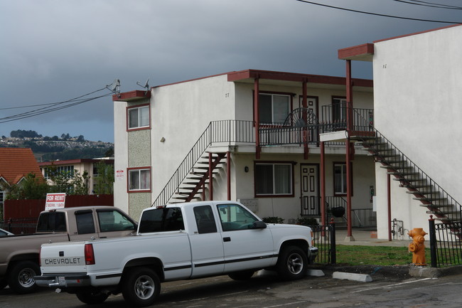 Oak Arms Apartments in South San Francisco, CA - Foto de edificio - Building Photo