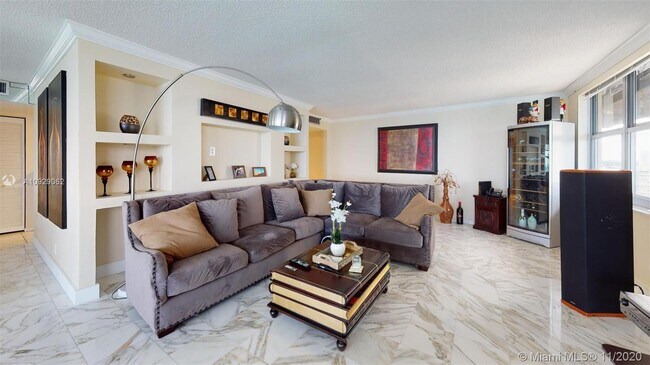 1912 S Ocean Dr-Unit -20D in Hallandale Beach, FL - Building Photo - Building Photo