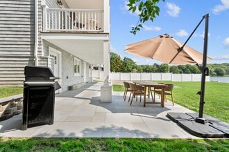 270 Elm St in Groton, CT - Building Photo - Building Photo