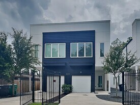 221 Oriole St, Unit 1608 in Houston, TX - Building Photo