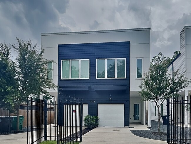 property at 221 Oriole St