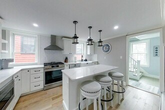 30 Prospect Hill St in Newport, RI - Building Photo - Building Photo