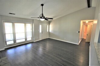 111 Bibb Dr in Madison, AL - Foto de edificio - Building Photo