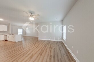 13784 Pinyon Dr in Denham Springs, LA - Foto de edificio - Building Photo