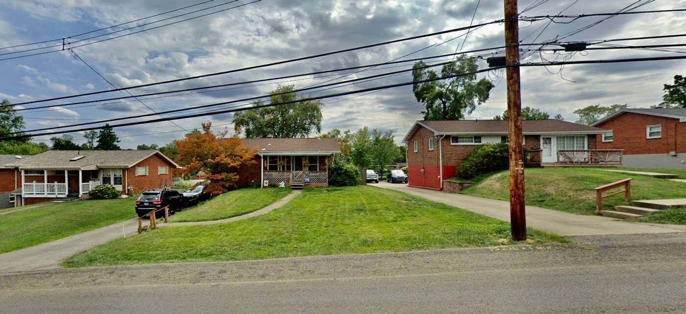 417 Garden City Dr in Monroeville, PA - Building Photo