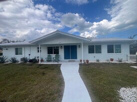 615 Azalea Ln, Unit 4A in Vero Beach, FL - Building Photo