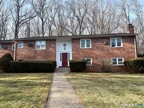 1125 Waterbury Rd in Cheshire, CT - Building Photo - Building Photo