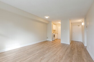 Gloria Gardens in North Bay, ON - Building Photo - Building Photo