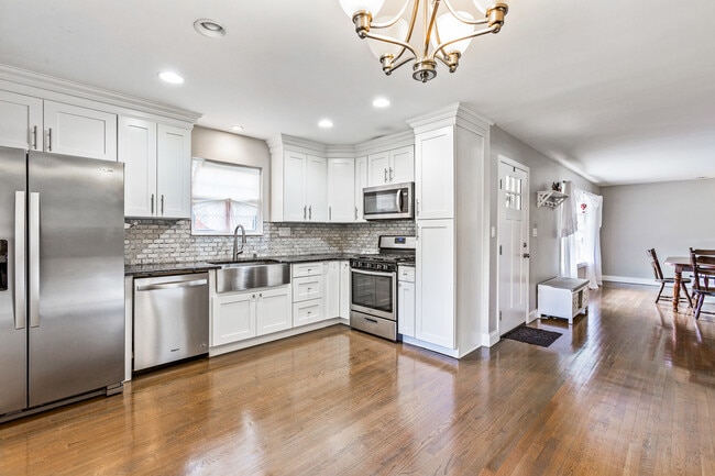 10 Chestnut Ridge Rd in Holmdel, NJ - Building Photo - Building Photo