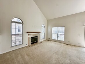 801 N Shady Oaks Dr in Elgin, IL - Foto de edificio - Building Photo