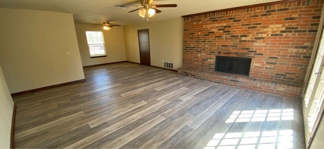 9521 D J L Dr in Jones, OK - Building Photo - Building Photo