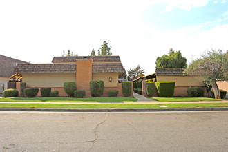 6075 N Poplar Ave in Fresno, CA - Building Photo - Building Photo