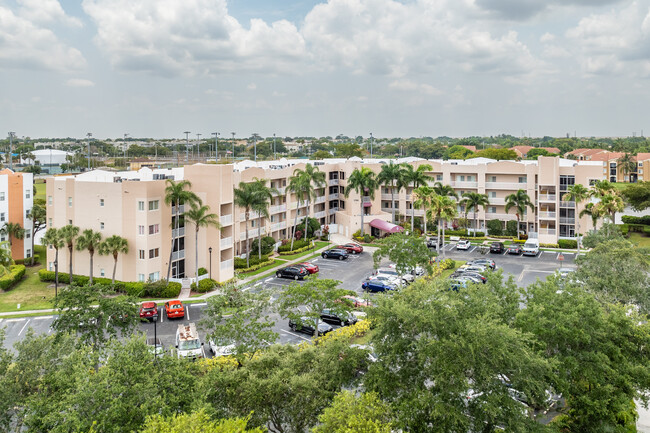 Yardley Condominiums in Tamarac, FL - Building Photo - Building Photo