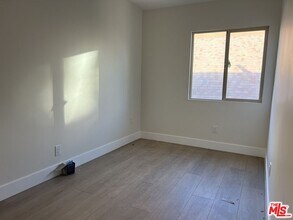 1336 W 37th Dr in Los Angeles, CA - Building Photo - Building Photo
