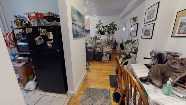 1999 Commonwealth Ave, Unit 6 in Boston, MA - Building Photo - Building Photo