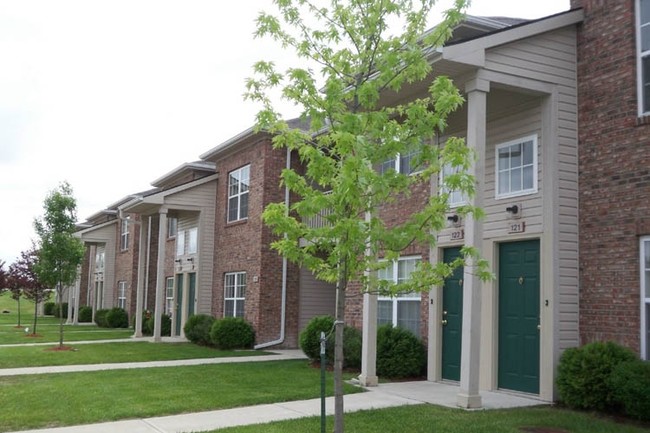 Canterbury House Apartments - Warsaw in Warsaw, IN - Building Photo - Building Photo