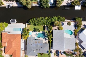 339 Avenida De Paradisio in Siesta Key, FL - Foto de edificio - Building Photo