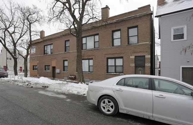 9600 S Avenue L in Chicago, IL - Foto de edificio - Building Photo