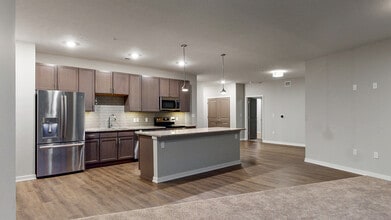WH Flats in Lincoln, NE - Foto de edificio - Building Photo