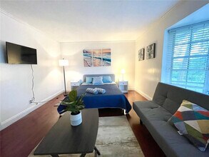 619 Kensington Pl in Wilton Manors, FL - Building Photo - Building Photo