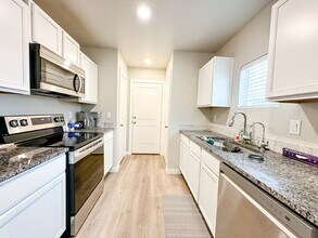 7413 35th St in Lubbock, TX - Foto de edificio - Building Photo