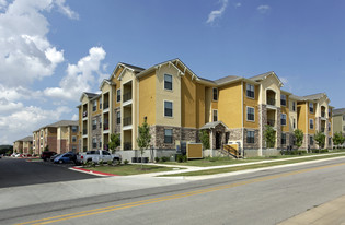 University House Fayetteville Apartments