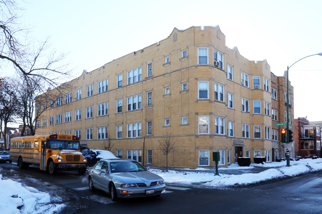 4201-4203 W Addison St in Chicago, IL - Building Photo