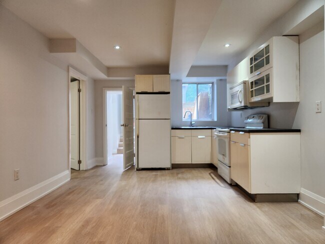 364 Sorauren Av in Toronto, ON - Building Photo - Building Photo