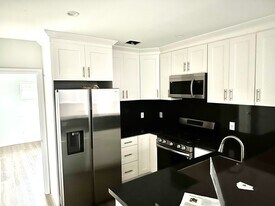 19421 Ventura Blvd, Unit 4 in Tarzana, CA - Building Photo