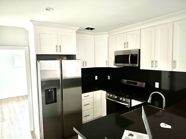 19421 Ventura Blvd, Unit 4 in Tarzana, CA - Building Photo