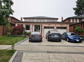 29 Elmartin Dr in Toronto, ON - Building Photo