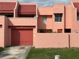 5621 NW 16th St in Lauderhill, FL - Building Photo