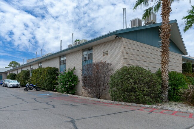 Edgemere Apartments in El Paso, TX - Building Photo - Building Photo