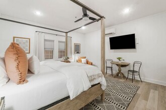 10343 E County Hwy 30A in Seacrest, FL - Foto de edificio - Building Photo