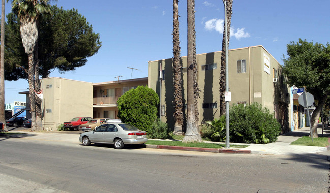 7101 Alabama Ave in Canoga Park, CA - Foto de edificio - Building Photo