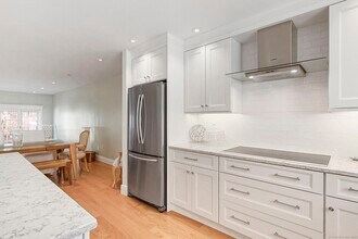 32 Edgewater Commons Ln in Westport, CT - Building Photo - Building Photo