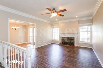 3709 NE Chapel Dr in Lee's Summit, MO - Building Photo - Building Photo