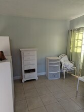 808 NE 8th St in Hallandale Beach, FL - Building Photo - Building Photo