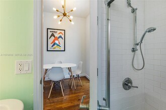 439 15th St in Miami Beach, FL - Foto de edificio - Building Photo