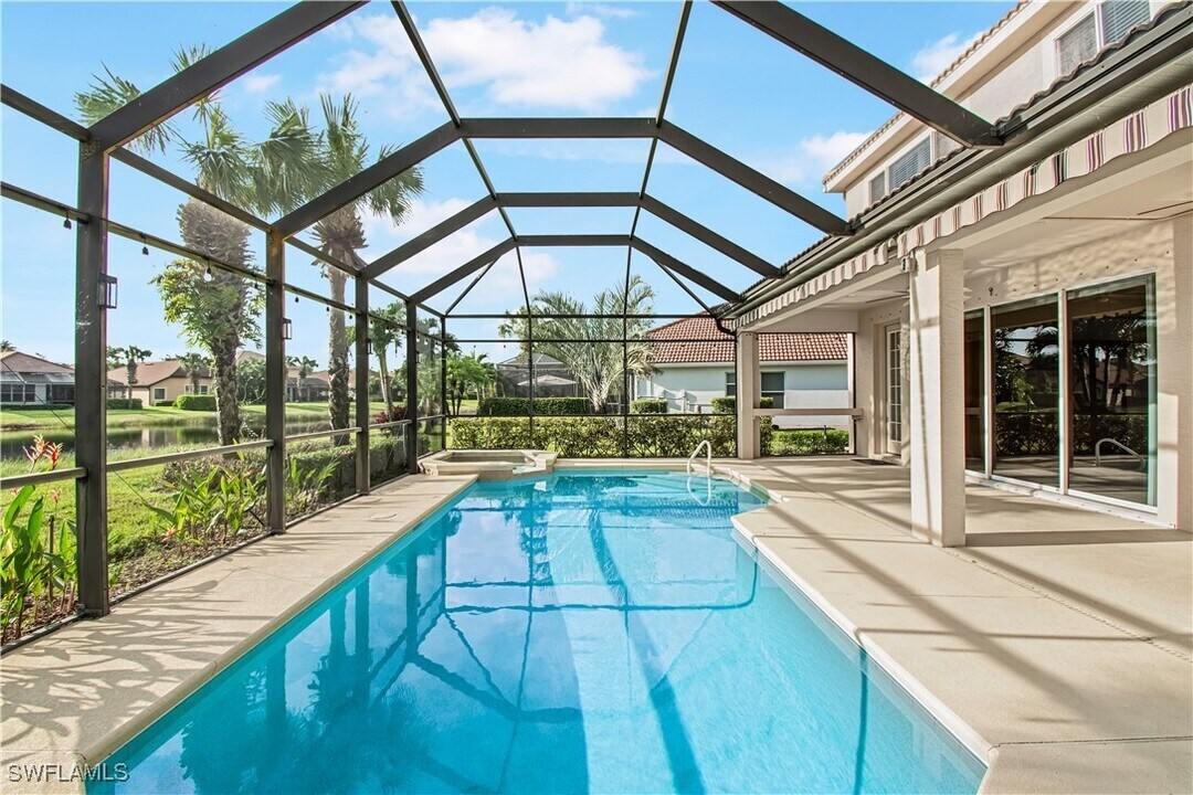 2133 Fairmont Ln in Naples, FL - Building Photo