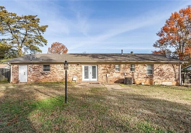 802 Hemlock St in Van Buren, AR - Building Photo - Building Photo