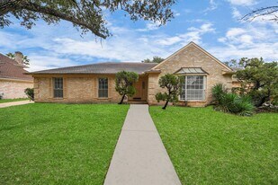 8006 Oakington Dr in Houston, TX - Building Photo