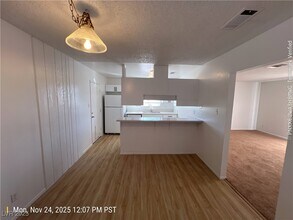 6949 Shady Ct in Las Vegas, NV - Building Photo - Building Photo