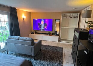 1310 Daytona Ave in Daytona Beach, FL - Building Photo - Building Photo