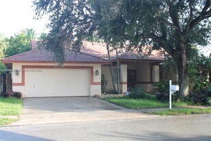 10340 SW 15th St in Pembroke Pines, FL - Building Photo