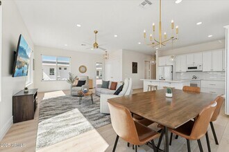 221 W Jomax Rd in Phoenix, AZ - Building Photo - Building Photo