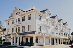 71 New St in Huntington, NY - Building Photo