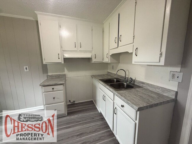 property at 1704 Snowden Dr SE
