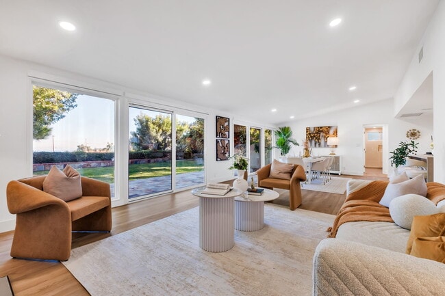 26700 Indian Peak Rd in Rancho Palos Verdes, CA - Building Photo - Building Photo