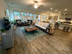 10406 Bramble Berry Dr in Austin, TX - Building Photo - Building Photo